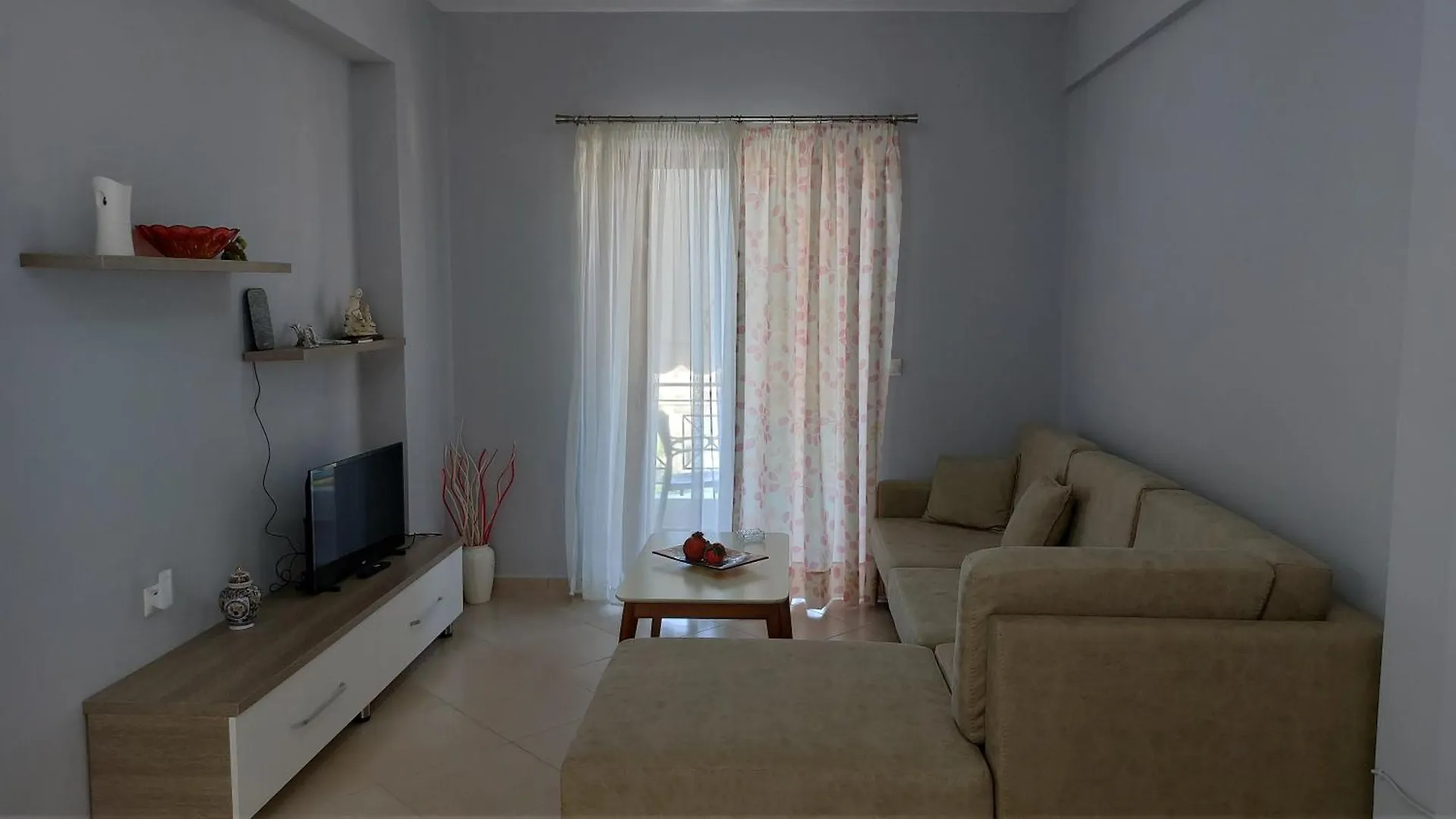 Lovely 1-Bedroom Rental Unit With Free Parking On Premises Sarande 0*,