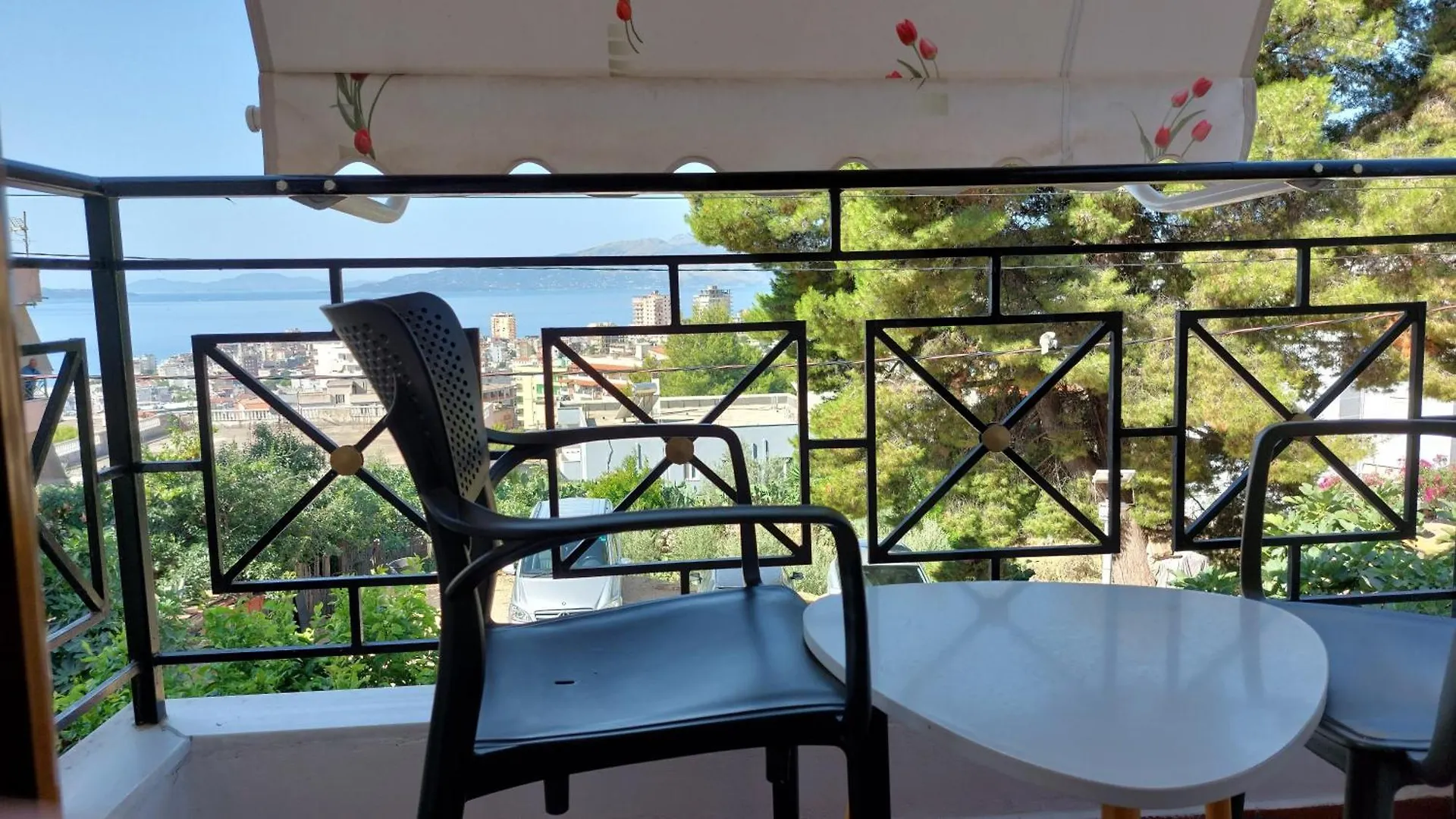 Lovely 1-Bedroom Rental Unit With Free Parking On Premises location