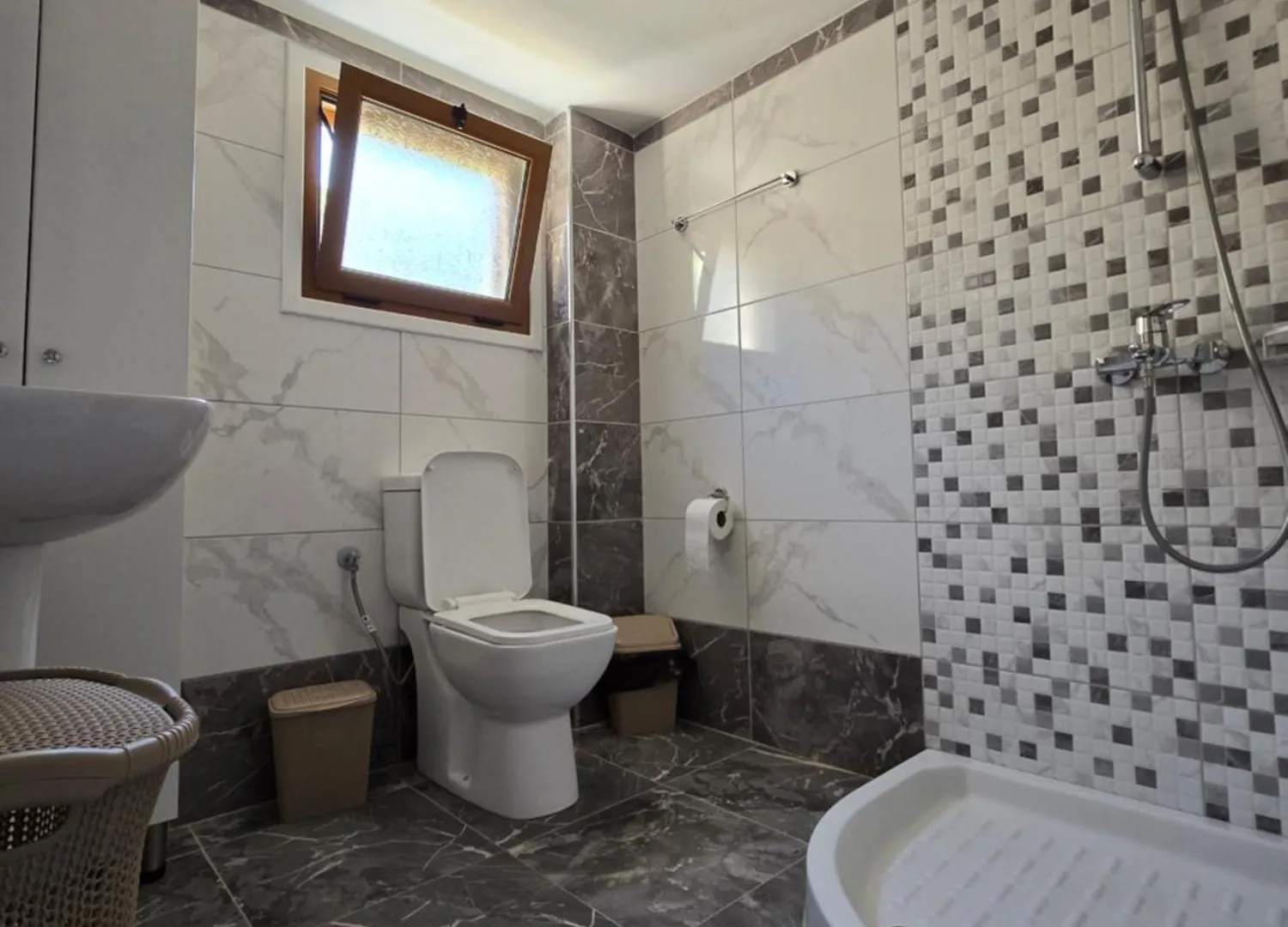 Lovely 1-Bedroom Rental Unit With Free Parking On Premises Sarande 0*,  Albania